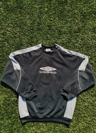 Sweat vintage Umbro 00s noir et gris taille XL,
logo brodé, marque: Umbro, état: Très bon état, taille: XL, 43,00 €, 45,85 € Protection acheteurs incluse