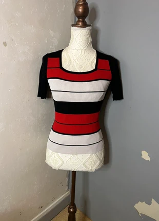 Haut moulant noir blanc rouge a rayure col carré, brand: Vintage Dressing, condizioni: Ottime, taglia: M / IT 42 / EU 38, €4.00, €4.90 include la Protezione acquisti