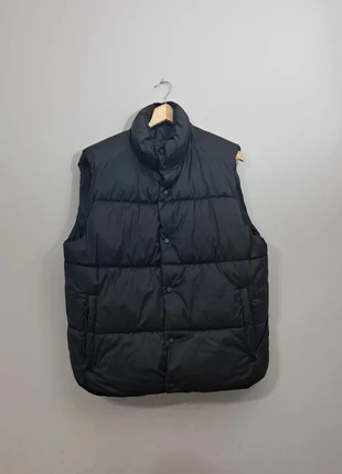 Black padded vest Bershka, marque: Bershka, état: Très bon état, taille: M, 15,00 €, 16,45 € Protection acheteurs incluse