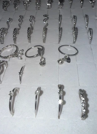 5 anelli 1 euro + omaggio, brand: Vintage Dressing, condizioni: Nuovo senza cartellino, taglia: Regolabile, €1.00, €1.75 include la Protezione acquisti