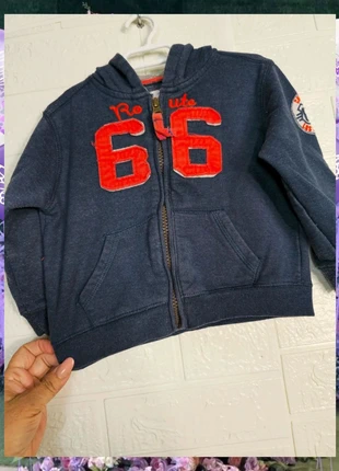 Casual sudadera de bebe con cremallera estilo urbano 🎈, merk: DMB, staat: Heel goed, maat: 18-24 maanden / 86 cm, € 2,00, € 2,80 inclusief Kopersbescherming