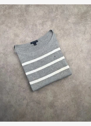 Pull Tommy Hilfiger rayé gris et blanc logo brodé - taille S femme, marque: Tommy Hilfiger, état: Bon état, taille: S / 36 / 8, 12,90 €, 14,25 € Protection acheteurs (Pro) incluse