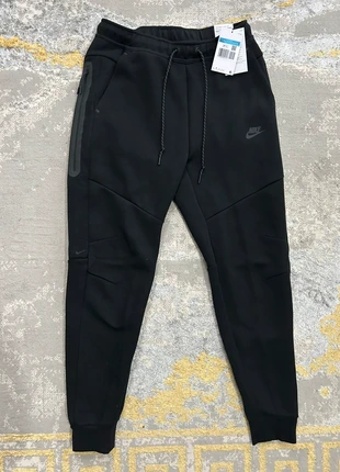 Bas Nike Tech Taille M / Prix négociable à 85€ ou RIEN, brand: Nike, condition: Very good, size: M, €90.00, €95.20 includes Buyer Protection