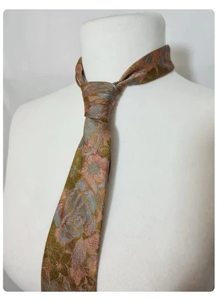 Cravate chic et romantique à motifs fleuris des années 80-90, marca: Vintage, estado: Muito bom, €15.00, €16.45 inclui Proteção do Comprador Pro