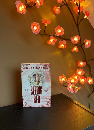 Boek seeing red ~ Bailey Hannah, staat: Als nieuw, € 5,00, € 5,95 inclusief Kopersbescherming