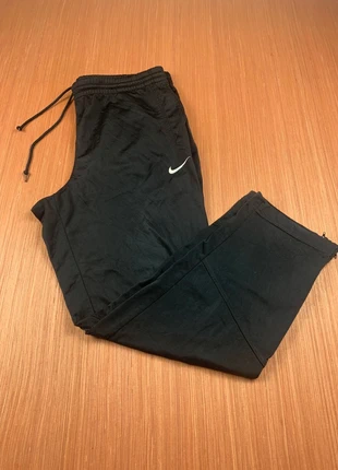 Jogging noir Nike logo brodé coupe regular taille L état satisfaisant, marque: Nike, état: Satisfaisant, taille: L, 5,99 €, 6,99 € Protection acheteurs incluse