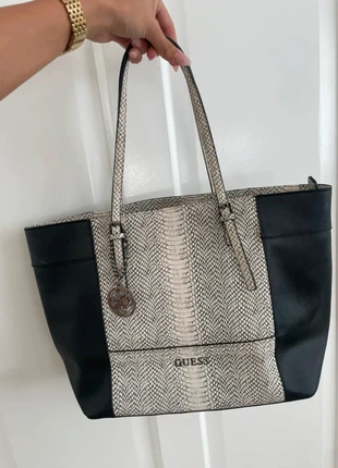 Guess bag, marque: GUESS, état: Bon état, 25,00 €, 26,95 € Protection acheteurs incluse