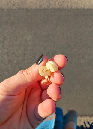 8 bottoni bianchi, condizioni: Ottime, €1.00, €1.75 include la Protezione acquisti