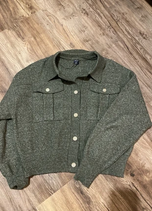 Pull Cardigan Kaki, marque: Kiabi, état: Neuf sans étiquette, taille: M / 38 / 10, 10,00 €, 11,20 € Protection acheteurs incluse