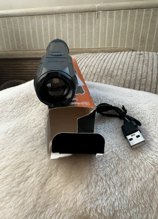 Lampe de poche, Led avec fil de charge, marque: Amazon, état: Neuf avec étiquette, 4,00 €, 4,90 € Protection acheteurs incluse