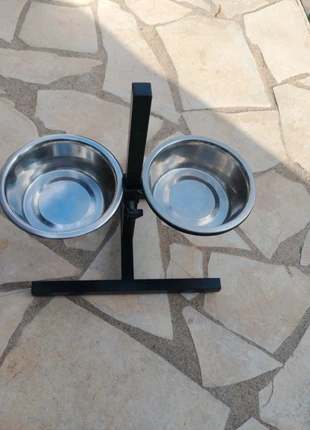 Distributeur pour chien porte gamelle, état: Très bon état, 10,00 €, 11,20 € Protection acheteurs incluse