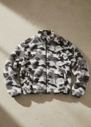 Veste polaire streetwear vert militaire, marque: Maison Solène Rosefield, état: Très bon état, taille: M, 79,90 €, 84,60 € Protection acheteurs incluse