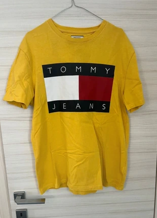 Tommy hilfiger box logo tee, brand: Tommy Hilfiger, condizioni: Ottime, taglia: M, €10.00, €11.20 include la Protezione acquisti