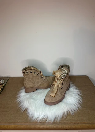 Bottines chic en daim, staat: Nieuw met prijskaartje, maat: 36, € 14,99, € 16,44 inclusief Kopersbescherming