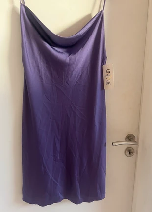 Kleedje, merk: Unique, staat: Nieuw met prijskaartje, maat: M / 38 / 10, € 3,00, € 3,85 inclusief Kopersbescherming