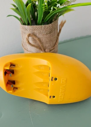 Chargeur de piles Varta, brand: VARTA, condizioni: Buone, €2.00, €2.80 include la Protezione acquisti