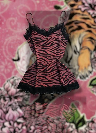 vintage rare y2k emo grunge baddie glamour sexy cute lace zebra striped black and pink top, marke: Tezenis, zustand: Sehr gut, größe: S / 36 / 8, 20,00 €, 21,70 € inklusive Vinted-Käuferschutz