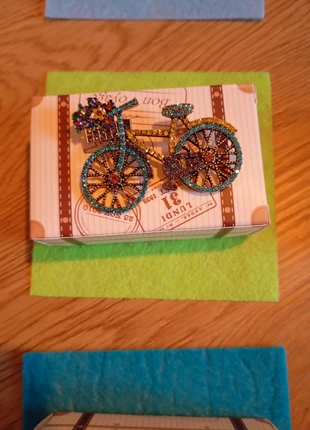 Broche avec la boîte, brand: luxe.fr, condition: Very good, €5.00, €5.95 includes Buyer Protection Pro