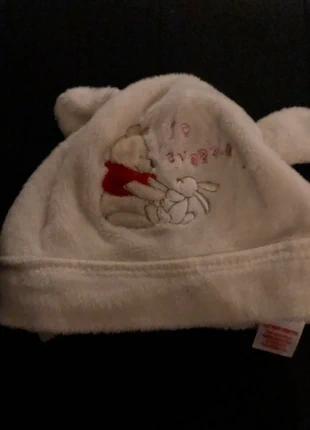 Bonnet Winnie blanc en très bon état 6/12 mois, brand: Disney, condition: Very good, size: 6-12 months, 47 cm, €2.00, €2.80 includes Buyer Protection