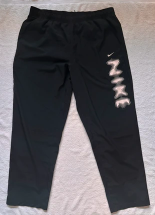 Pantalon Nike Running noir, brand: Nike, condizioni: Ottime, taglia: XL, €20.00, €21.70 include la Protezione acquisti