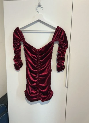 Vestito rosso velluto con maniche, marque: Velvet, état: Très bon état, taille: S / 36 / 8, 10,00 €, 11,20 € Protection acheteurs incluse