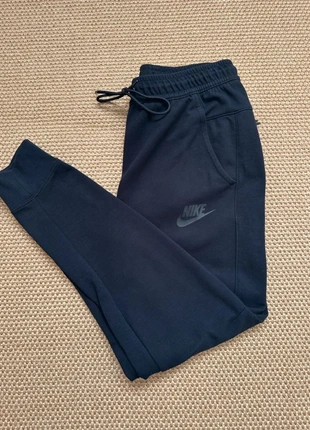 Jogging Nike Tech Fleece – Noir – Taille S, merk: Nike, staat: Heel goed, maat: S, € 34,99, € 37,44 inclusief Kopersbescherming Pro