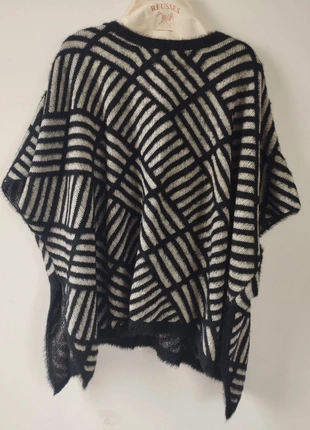 Poncho femme noir et écru taille unique, doux et chaud, marque: Luzabelle, état: Très bon état, taille: Taille unique, 28,00 €, 30,10 € Protection acheteurs incluse