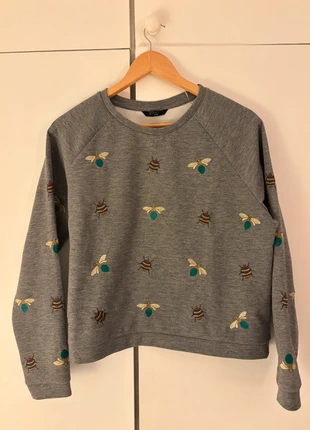Pull sweat H&M gris brodé libellules, merk: H&M, staat: Heel goed, maat: M / 38 / 10, € 4,00, € 4,90 inclusief Kopersbescherming