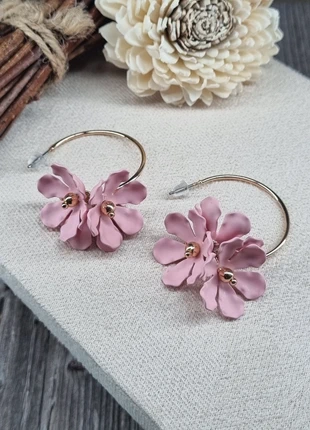 Bloom in Style! Gold-colored hoop earrings with pink flowers 🌸 #0342, condizioni: Nuovo senza cartellino, €4.99, €5.94 include la Protezione acquisti Pro