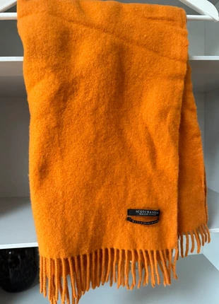Maison scotch scarf 100% virgin wool orange 66/152cm, merk: Maison Scotch, staat: Heel goed, € 10,00, € 11,20 inclusief Kopersbescherming