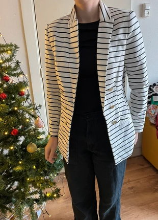 Festive black and white stripped blazer, merk: H&M, staat: Heel goed, maat: L / 40 / 12, € 4,00, € 4,90 inclusief Kopersbescherming
