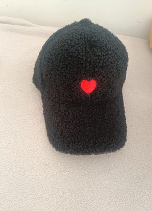 Casquette moumoute noire • Cœur rouge • Neuve • Tour de tête 62, marca: luxydress, estado: Novo sem etiquetas, tamanho: 62, €10.50, €11.73 inclui Proteção do Comprador