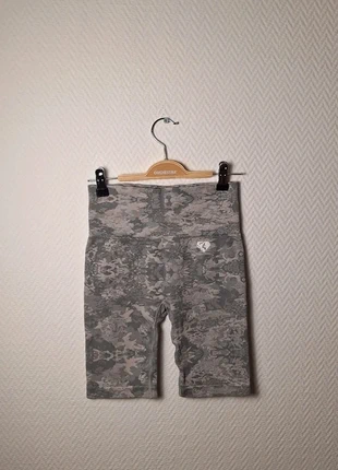 Short Women's Best taille S couleur gris motifs camo, brand: Women's Best, condizioni: Ottime, taglia: S / IT 40 / EU 36, €13.00, €14.35 include la Protezione acquisti Pro