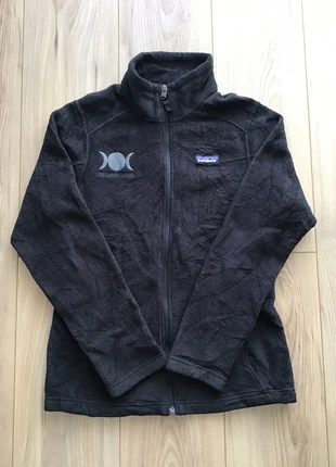 Veste polaire Patagonia Synchilla femmes Noire avec logo d’entreprise, taille S, Bon état, merk: Patagonia, staat: Goed, maat: S / 36 / 8, € 35,00, € 37,45 inclusief Kopersbescherming Pro