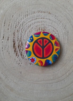 Petit Badge Epingle Epinglette Symbole Peace Fleurs Style Psychédélique, état: Très bon état, 2,50 €, 3,33 € Protection acheteurs incluse
