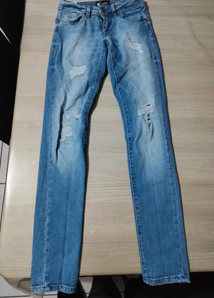 Beau jean Kaporal 👖 a trous, marque: Kaporal, état: Très bon état, taille: XXS / 32 / 4, 3,00 €, 3,85 € Protection acheteurs incluse