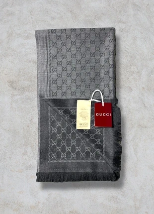 Écharpe Gucci à motif jacquard GG réversible en laine | Gris Anthracite, marca: Gucci, estado: Muito bom, €245.00, €257.95 inclui Proteção do Comprador