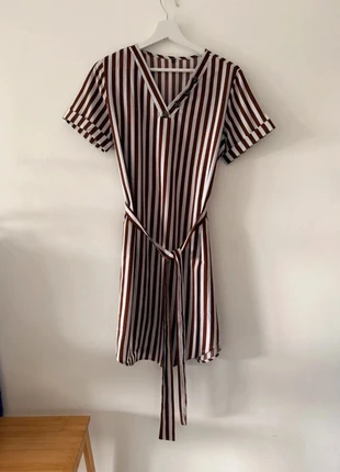 Robe marron à rayures blanches, marca: Shein, estado: Muito bom, tamanho: S / 36 / 8, €3.00, €3.85 inclui Proteção do Comprador