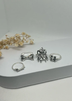 Vintage rings set, marque: Vintage Dressing, état: Très bon état, taille: Ajustable, 5,00 €, 5,95 € Protection acheteurs (Pro) incluse