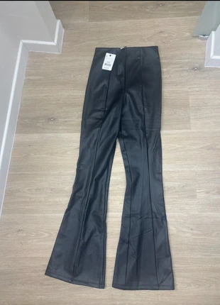 Pantaloni flare effetto pelle Tezenis neri – taglia S, nuovi con cartellino, brand: Tezenis, condizioni: Nuovo con cartellino, taglia: S / IT 40 / EU 36, €17.00, €18.55 include la Protezione acquisti