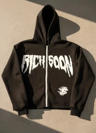 Sweat à capuche noir zippé, imprimé , style street affirmé, condizioni: Ottime, taglia: M, €44.90, €47.85 include la Protezione acquisti