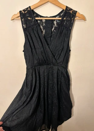 Robe noire H&M – dentelle & effet drapé (Taille 38 / M), marque: H&M, état: Très bon état, taille: M / 38 / 10, 4,00 €, 4,90 € Protection acheteurs incluse