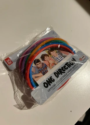 One direction Wrist band set 2012, marque: One Direction, état: Neuf sans étiquette, 5,00 €, 5,95 € Protection acheteurs incluse