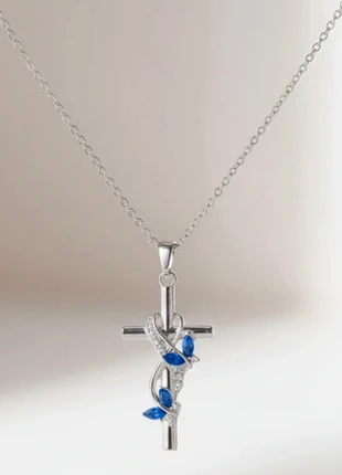 collier avec une croix, état: Neuf sans étiquette, 8,00 €, 9,10 € Protection acheteurs incluse