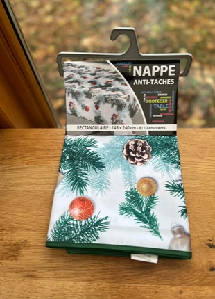 Une nappe de fête anti-taches - rectangulaire - 145 x 240, brand: sans marque, condizioni: Ottime, €11.00, €12.25 include la Protezione acquisti Pro