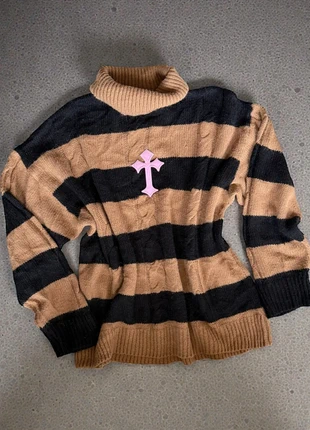 Oversized Brown & Black Striped Turtleneck with Pink Gothic cross Y2K Vintage – Size L, marque: Vintage Dressing, état: Neuf sans étiquette, taille: L / 40 / 12, 27,00 €, 29,05 € Protection acheteurs incluse