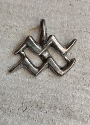 Pendentif signe verseau, état: Bon état, 4,00 €, 4,90 € Protection acheteurs incluse