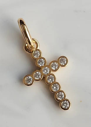 Charm pendant croix en métal doré, marque: Charm, état: Très bon état, 12,00 €, 13,30 € Protection acheteurs incluse