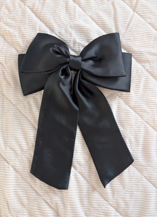 Grande barrette nœud noir satiné – Accessoire cheveux élégant, marque: Primark, état: Très bon état, 3,00 €, 3,85 € Protection acheteurs incluse