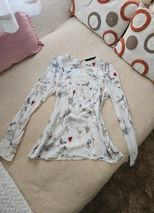 Blusa dibujos. Cuello volante. Zara. Talla M, marque: Zara, état: Très bon état, taille: M / 38 / 10, 12,90 €, 14,25 € Protection acheteurs incluse